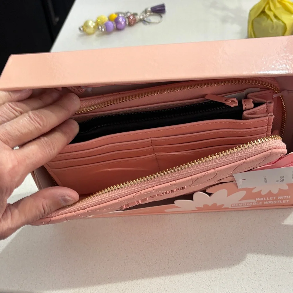 Betsey Johnson Blush Peach Quilted Floral Wristlet Wallet - Picture 2 of 3